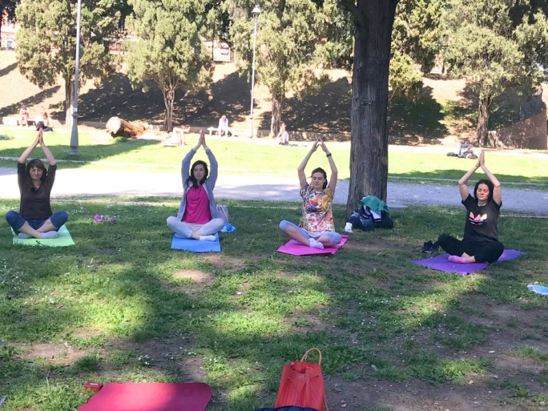 Yoga è unione. L’iniziativa a sostegno delle mamme ucraine della scuola A. Cadlolo di&nbsp;Roma